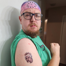 bicep queen tatttoo